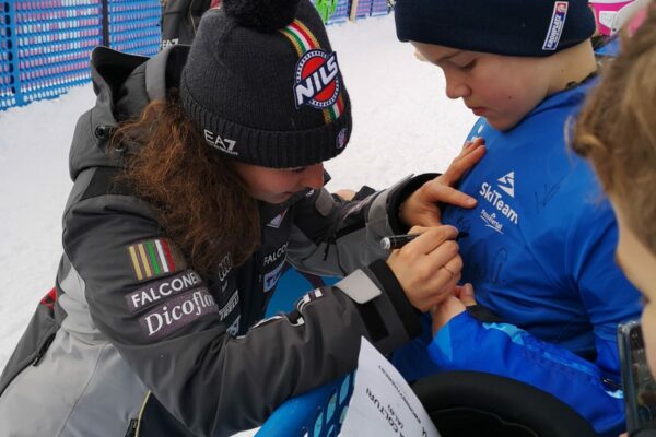 Autogrammstunde mit Elisa Platino - Damen Weltcup 24.01.2023 Enneberg