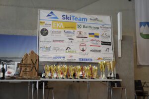 Wanderpokal und Sponsorentafel